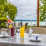 Club Hotel