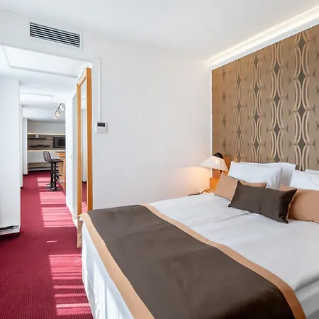 Club Hotel 4*