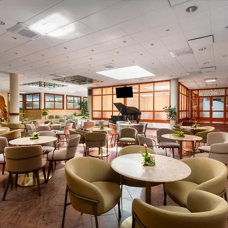 Club Hotel 4*