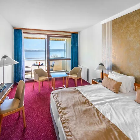 Club Hotel