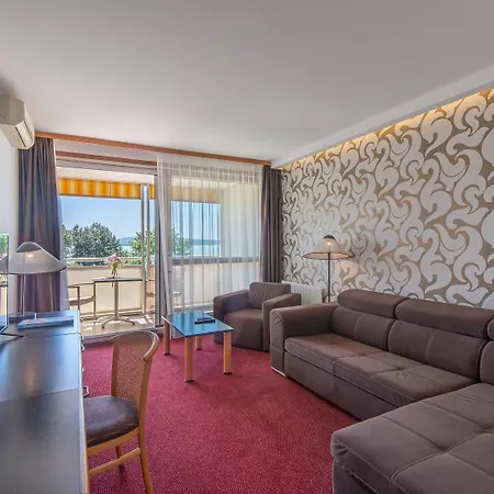 Club 4*