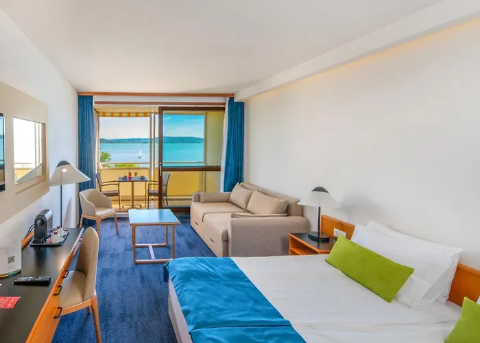 Club Hotel 4*