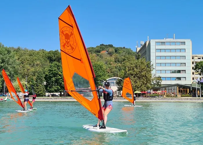 Club Ξενοδοχείο 4*