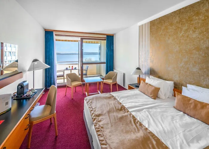 Club Hotel